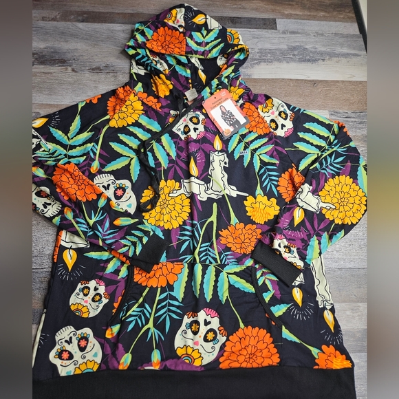 HALLOWEEN Super Soft Hoodie NEW L/XL Black With Bright Sugar Skulls - Picture 1 of 10